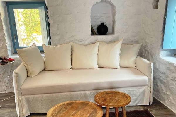 Σαλόνι με καναπέ στη σουίτα Σίκλος