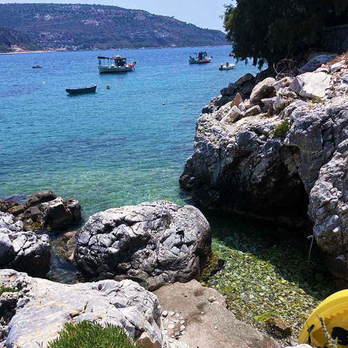 Θάλασσα δίπλα στη σουίτα Σίκλος, στο Καραβοστάσι Οιτύλου Μάνης